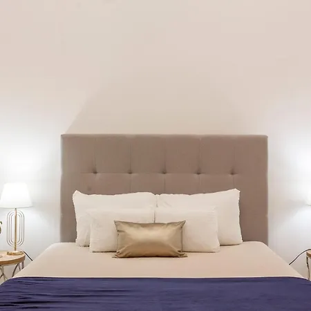 Apartment Stylish Luxury By Anna Budapest